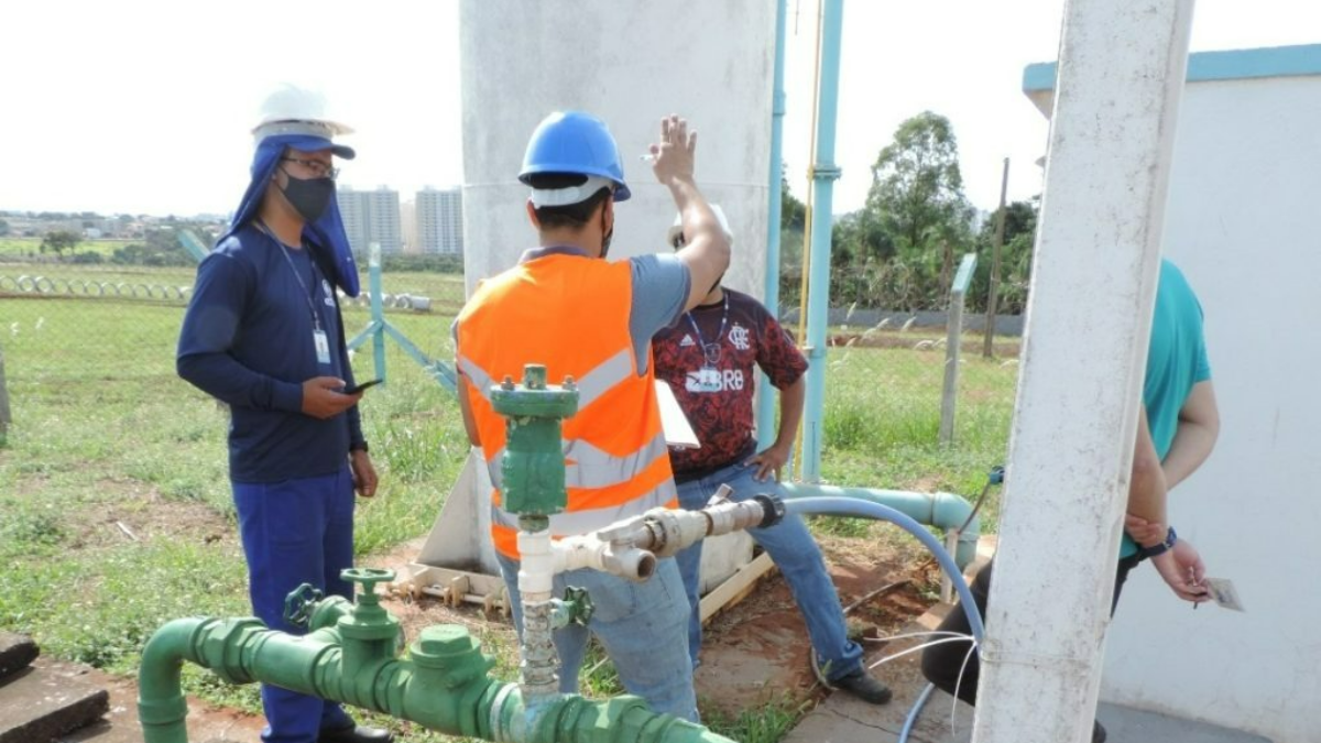 Fiscais da Agência Municipal de Regulação dos Serviços de Água e Esgoto - AMAE, realizam vistoria em sistemas de abastecimento de água.