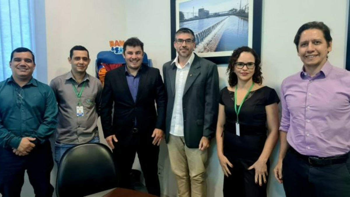 Ocorreu em Goiânia na sede administrativa da Saneago, reunião com a Presidência e Diretoria da AMAE