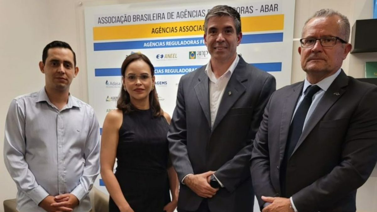 O presidente e os diretores da AMAE estiveram na sede da ABAR