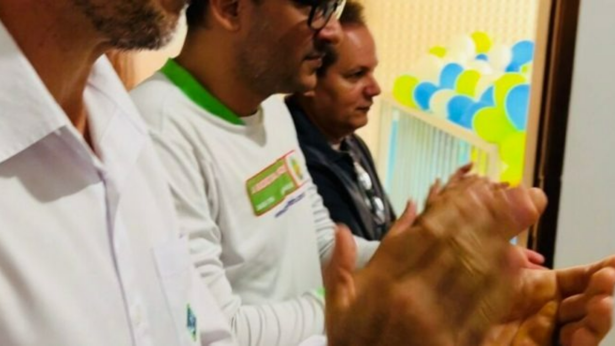 Presidente da AMAE marca presença na inauguração do Laboratório de Análise de Águas e Efluentes em São Simão.