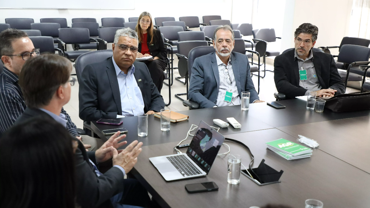 Saneamento em pauta: AMAE se reúne com SEINFRA e AGR