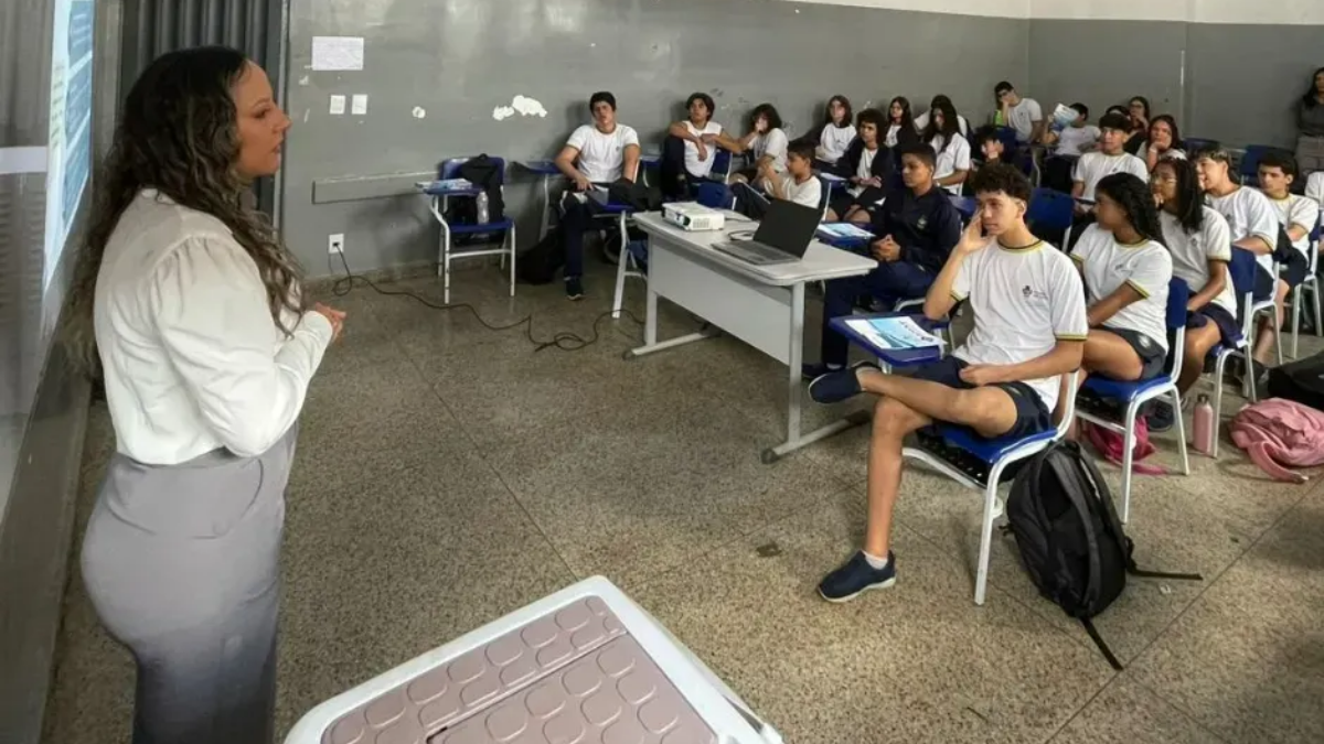 AMAE realiza palestra educativa no Colégio Martins Borges