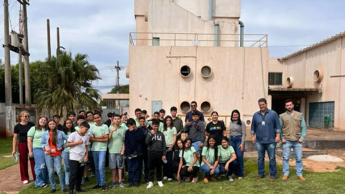 Escolas Premiadas no Concurso de Redação Participam de Visita à ETA Central