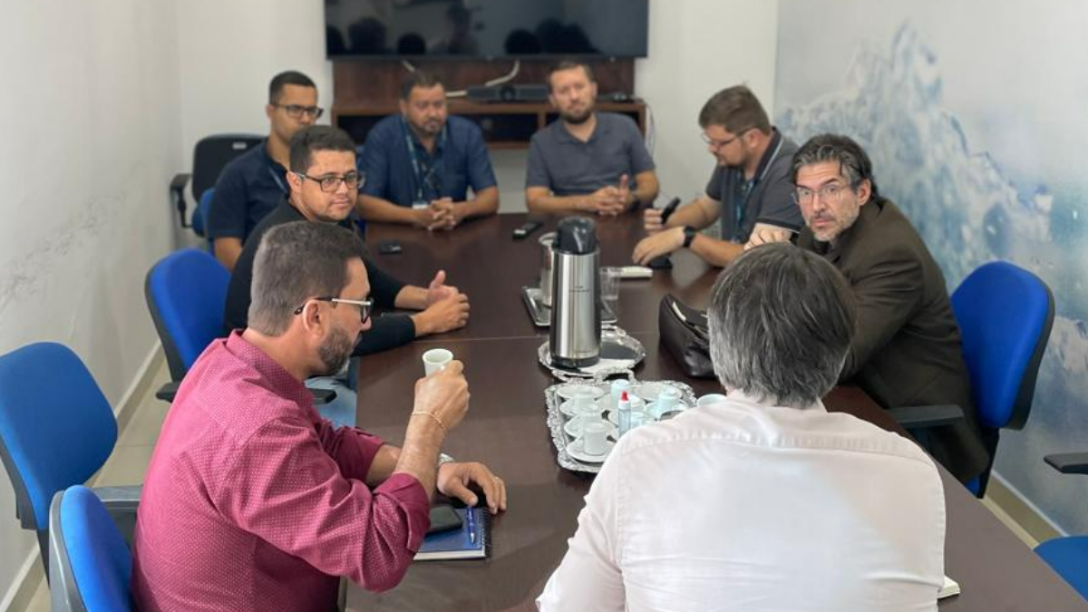 Presidente da AMAE participa de reunião sobre abastecimento de água em Ouroana