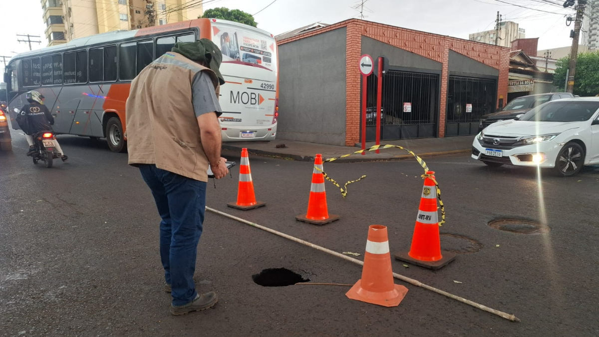 Rompimento de adutora de água interrompe parcialmente o abastecimento em Rio Verde